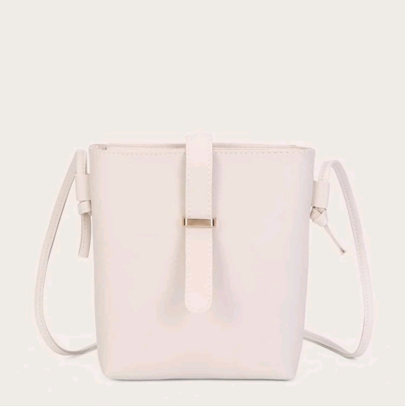Minimalist Bucket Bag - Picture 4 of 5
